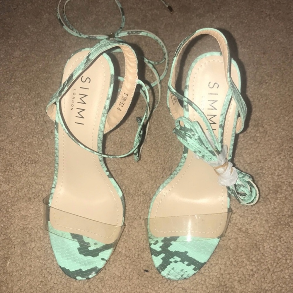 NWT Simmi London “Ella” green snake lace up heel